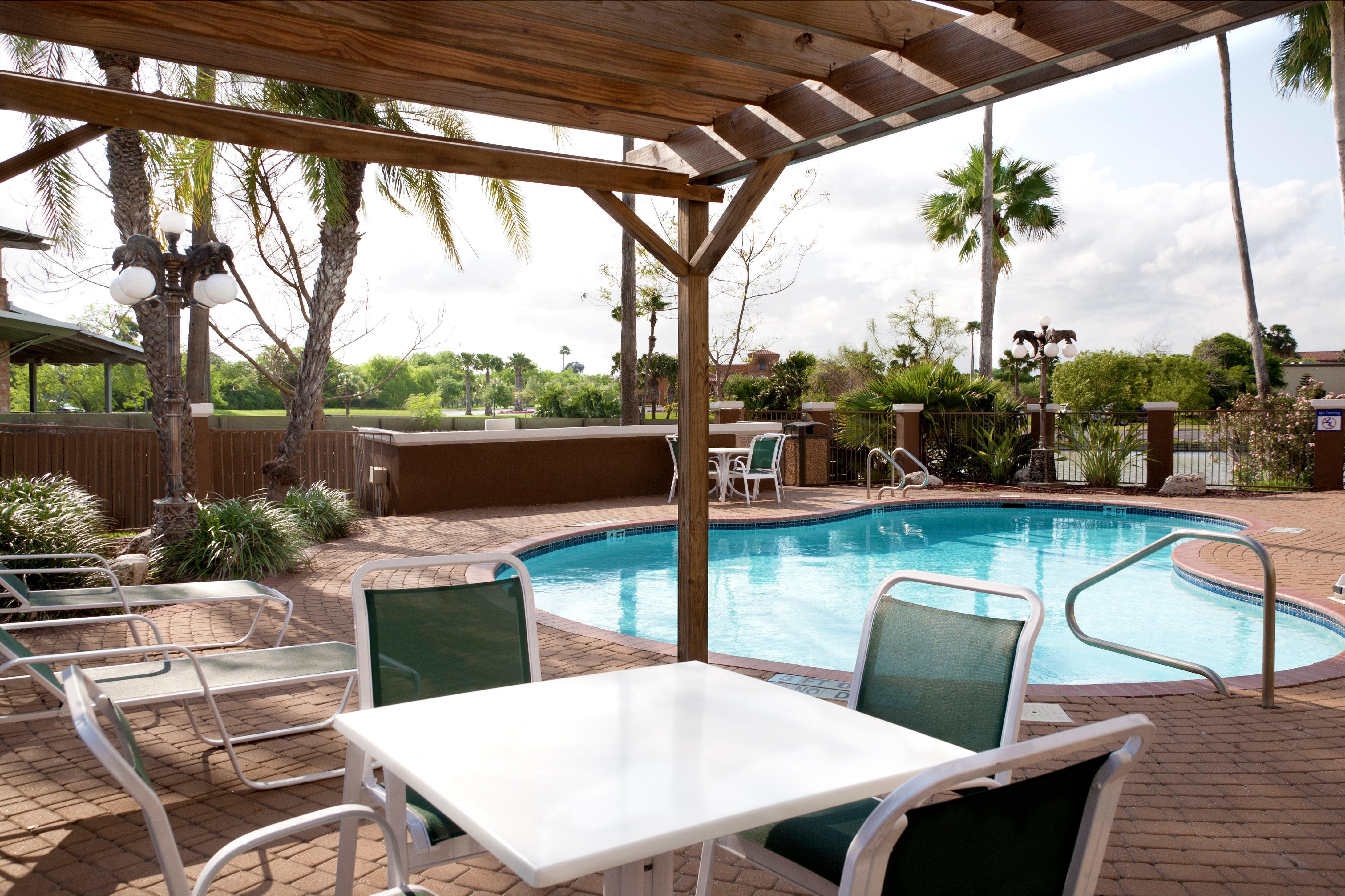 Holiday Inn Express Hotel And Suites Brownsville By Ihg Exterior foto