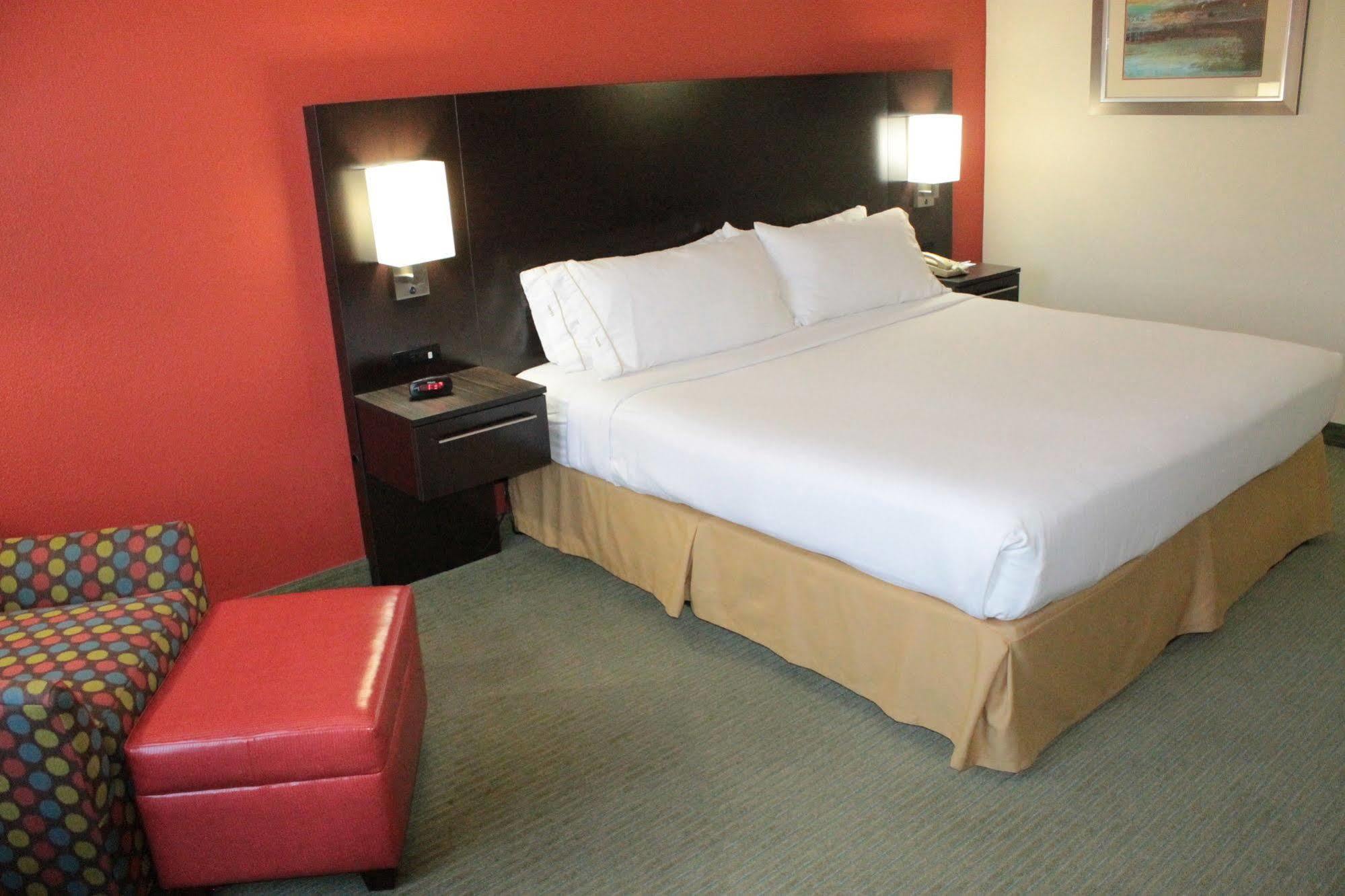 Holiday Inn Express Hotel And Suites Brownsville By Ihg Exterior foto
