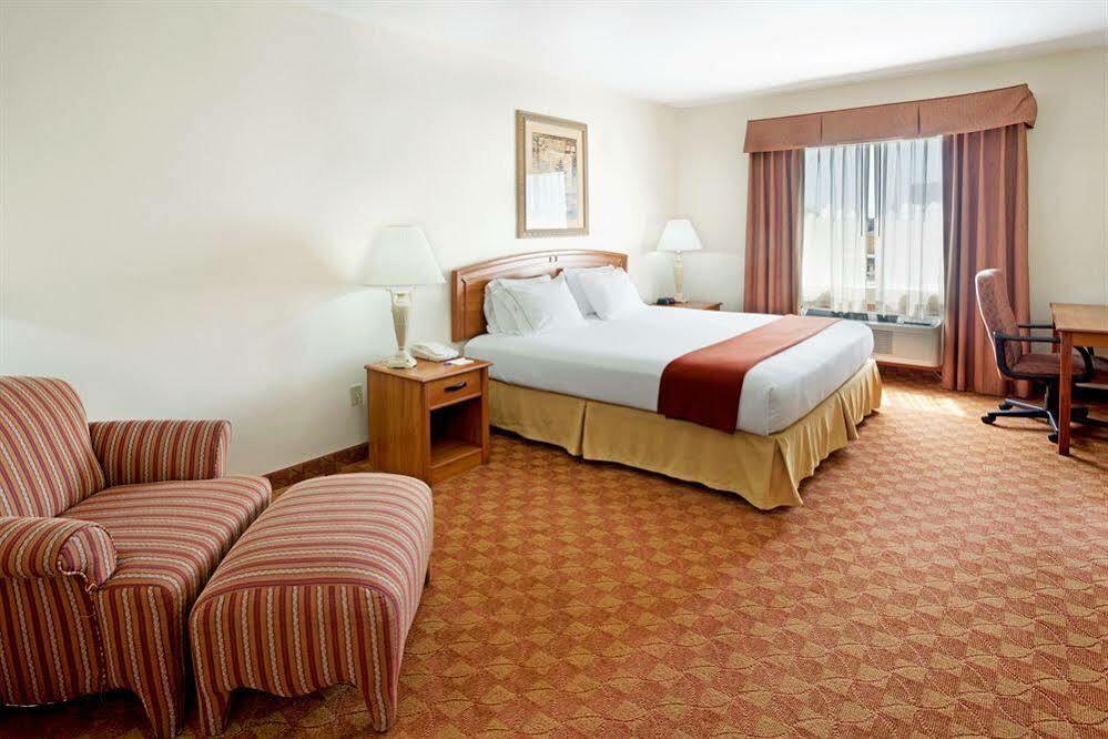 Holiday Inn Express Hotel And Suites Brownsville By Ihg Exterior foto